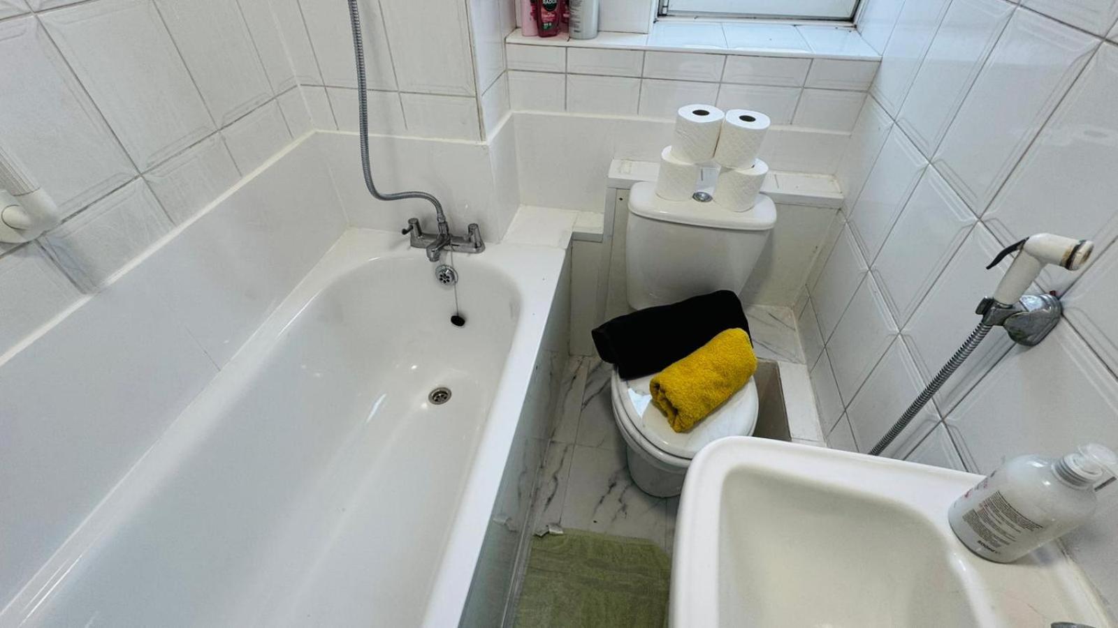 Edgware Road For 4 Guests Gazde/Camere de închiriat *