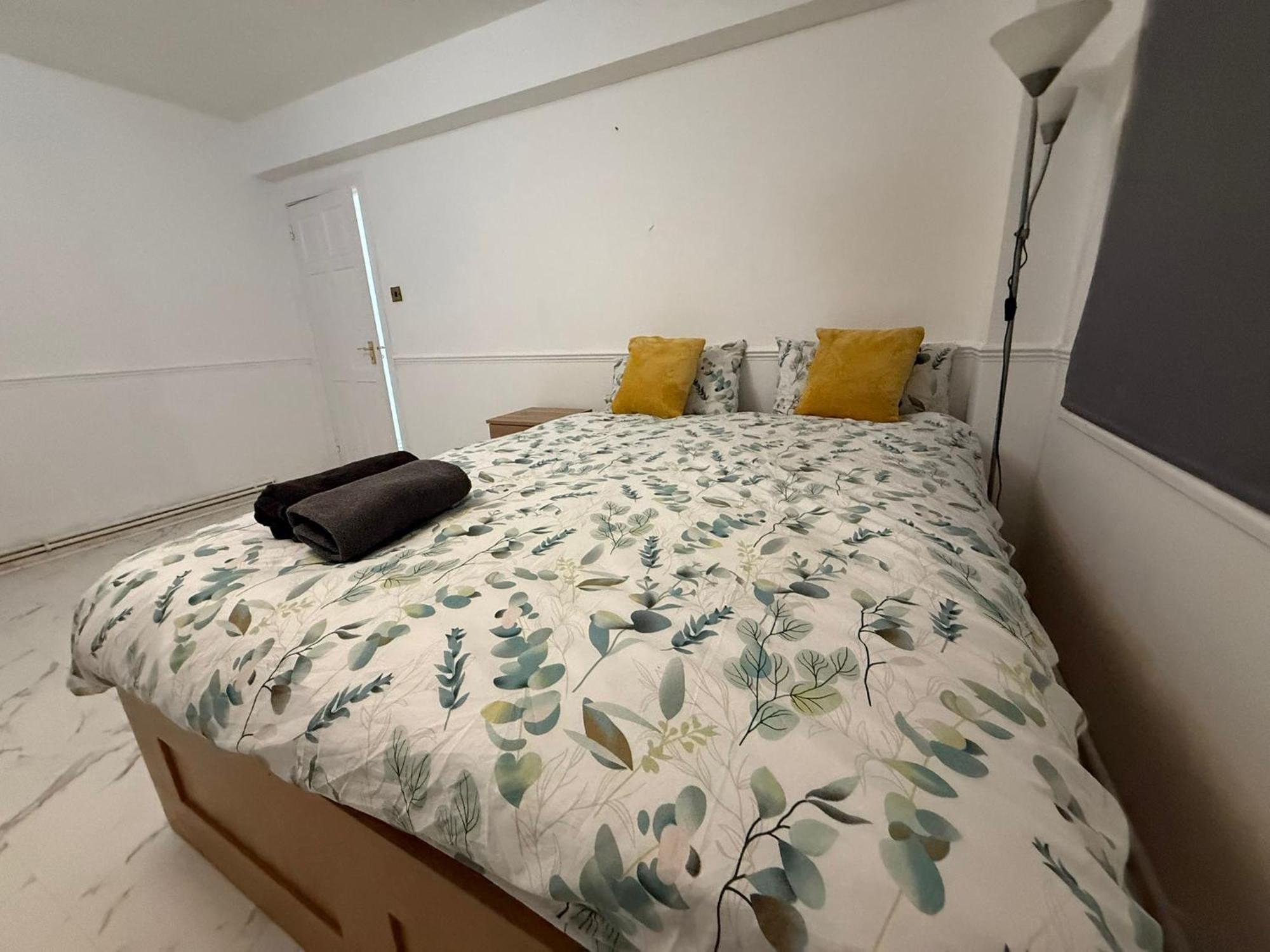 Gazde/Camere de închiriat Edgware Road For 4 Guests