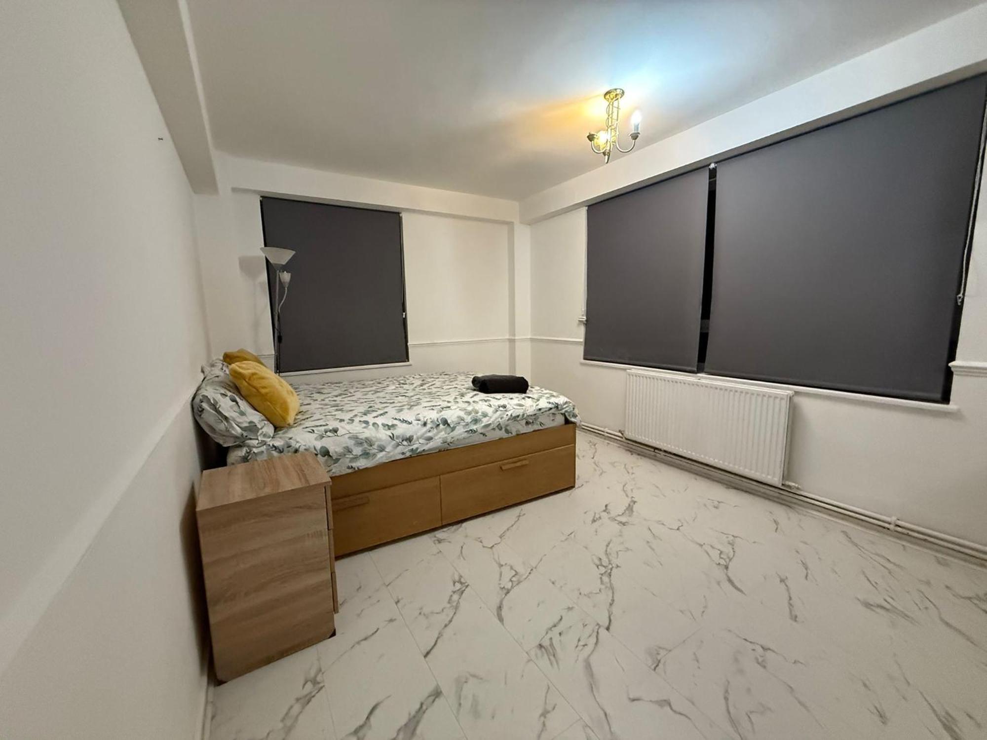 Edgware Road For 4 Guests Gazde/Camere de închiriat *