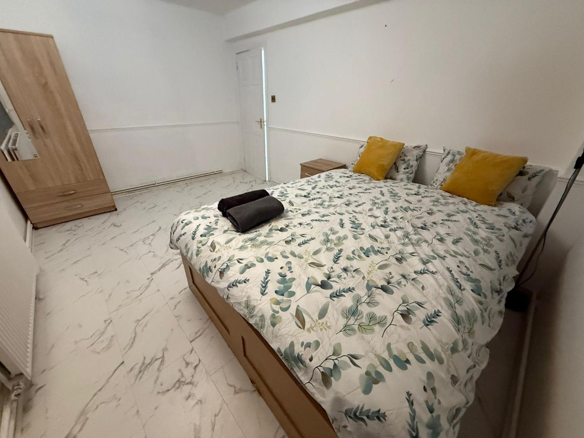 Gazde/Camere de închiriat Edgware Road For 4 Guests