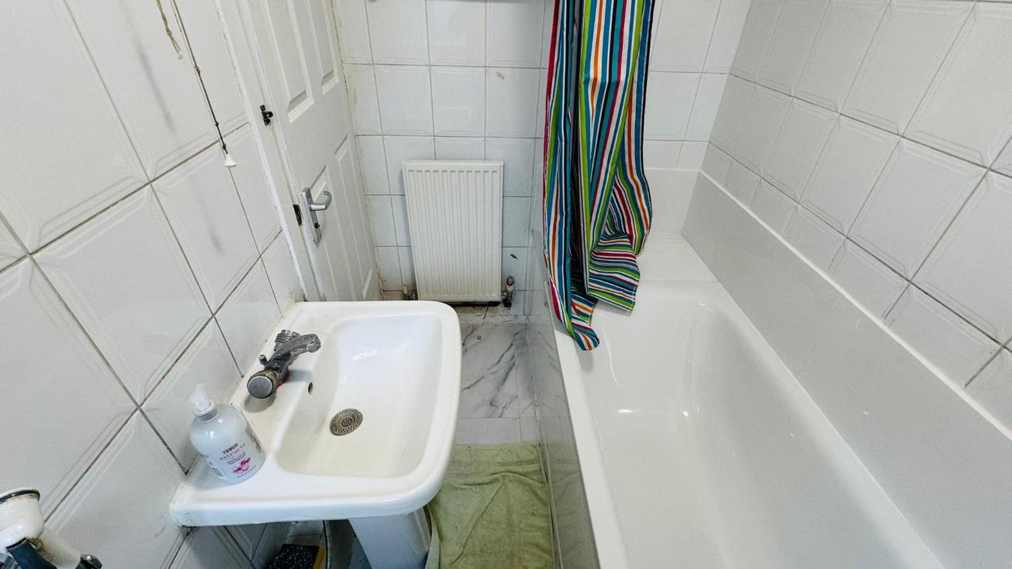 Gazde/Camere de închiriat Edgware Road For 4 Guests *