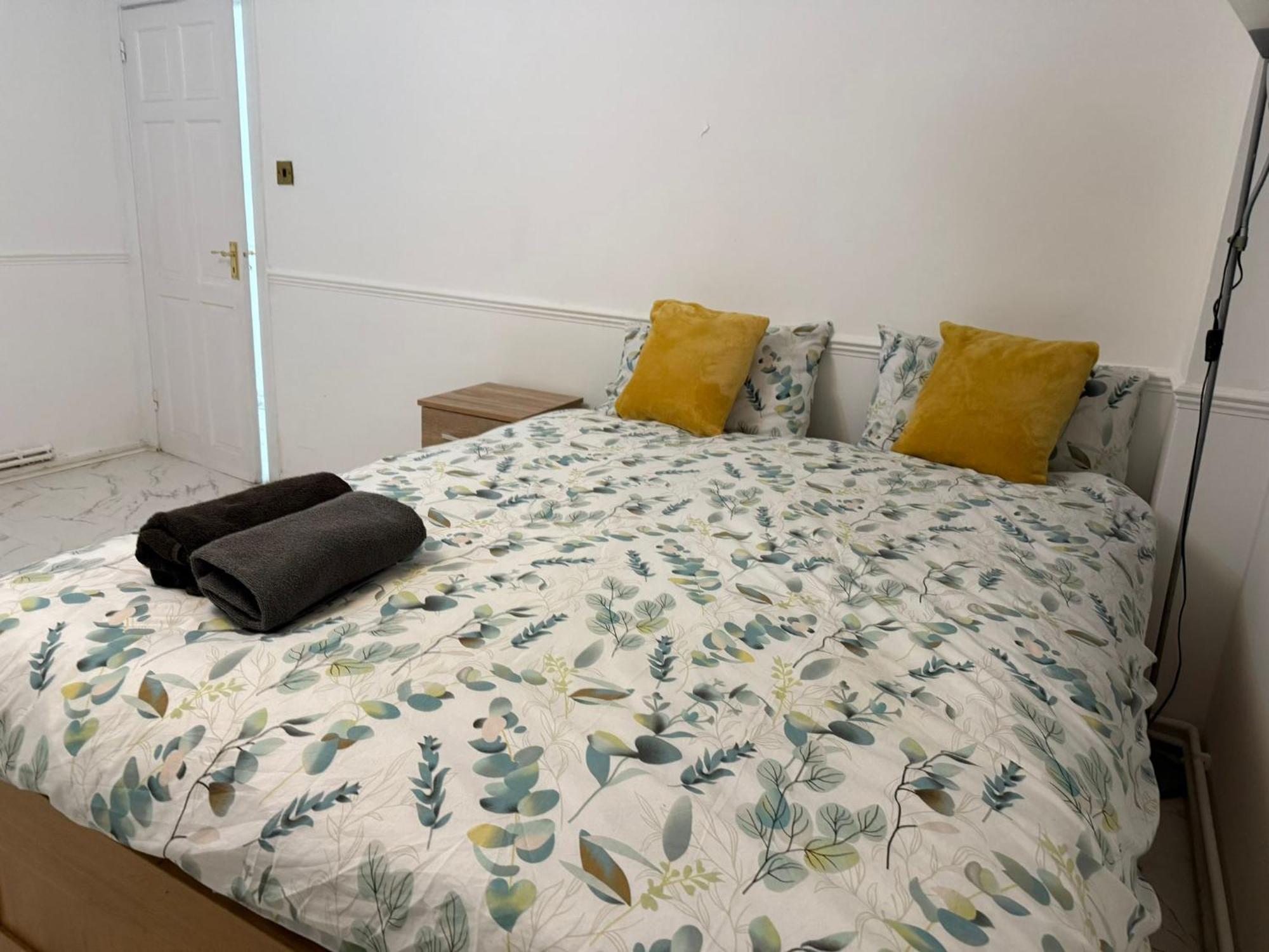 Edgware Road For 4 Guests Gazde/Camere de închiriat