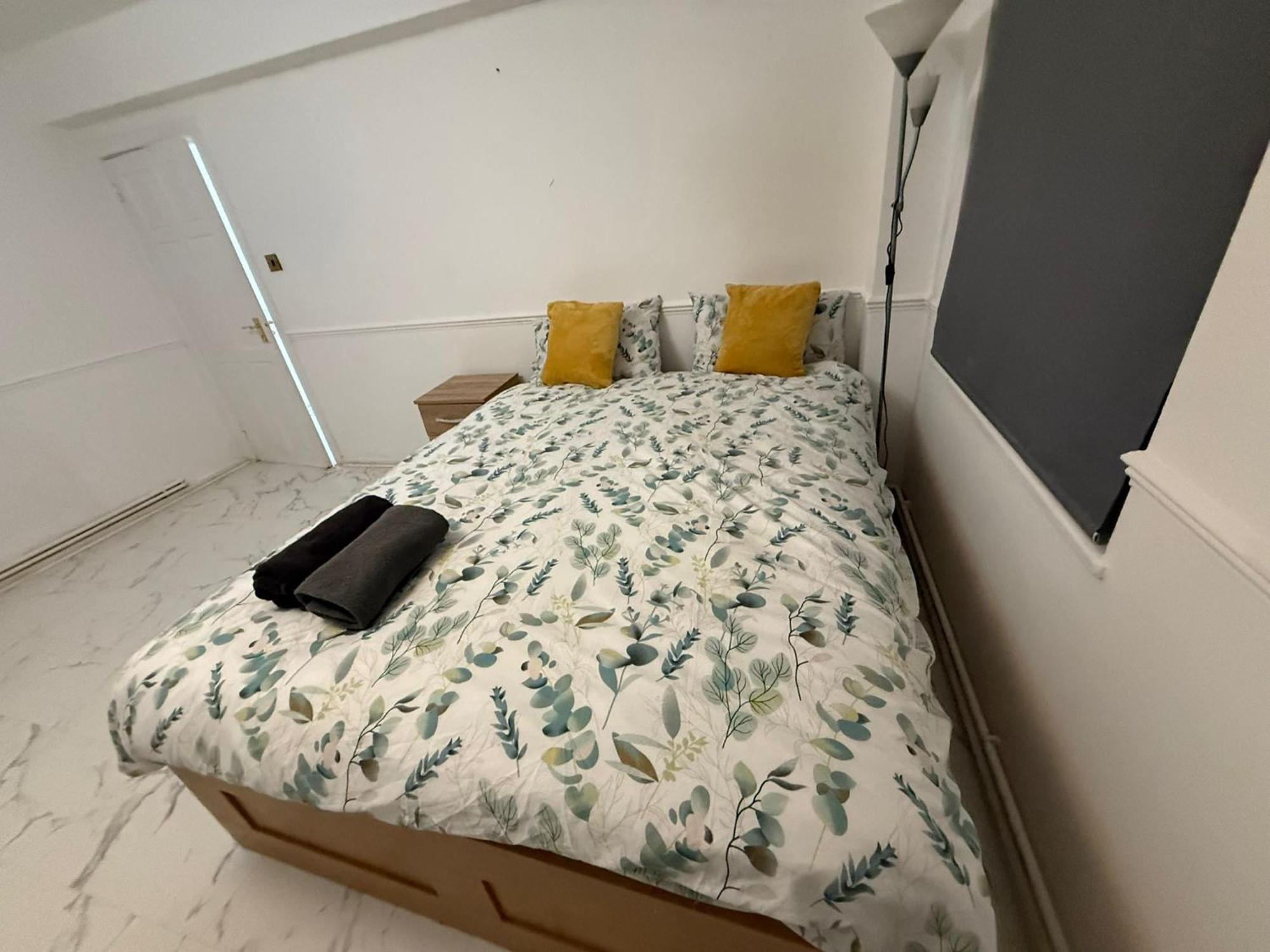 Gazde/Camere de închiriat Edgware Road For 4 Guests